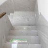 ốp cầu thang đá trắng polaris