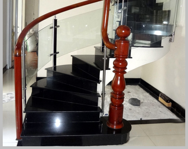 đá ốp cầu thang màu đen
