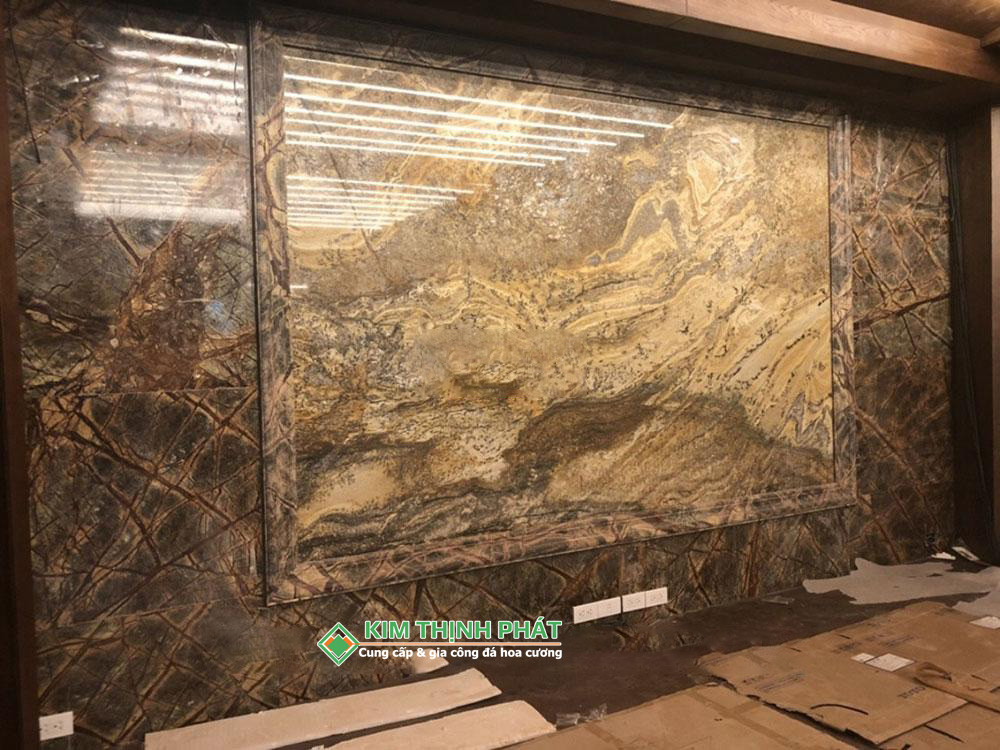 đá marble vân gỗ tự nhiên ốp tường phòng khách