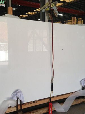 tấm đá trắng sứ ý tại kho